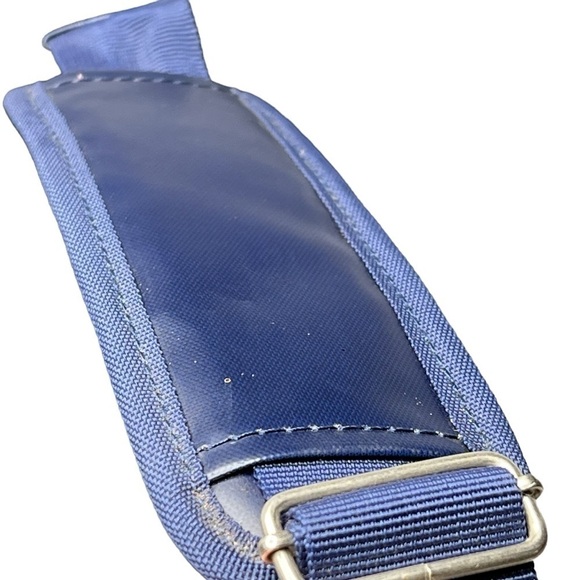 NWOT Limited Edition Vineyard Vines x Target Navy Padded Shoulder Sling Cooler - Picture 12 of 16